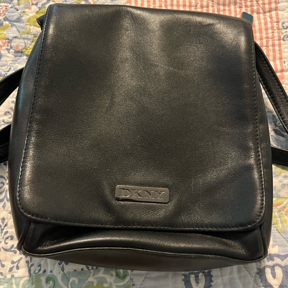 EUC DKNY black leather bag that both snaps and zips